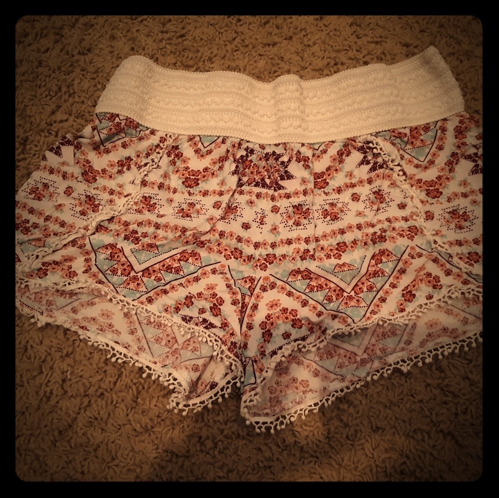 Lace detailed shorts